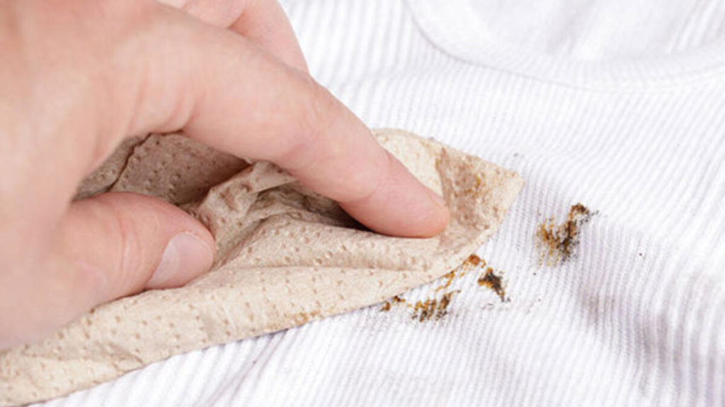 kumaşlardaki yağ lekeleri nasıl çıkar