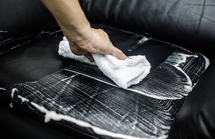 suni deriden tükenmez kalem lekeleri nasıl çıkar