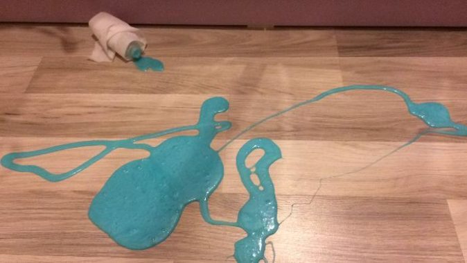 su bazlı boya lekeleri nasıl temizlenir